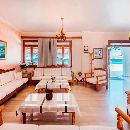 Irene - Beachfront Hotel Parikia (Paros)