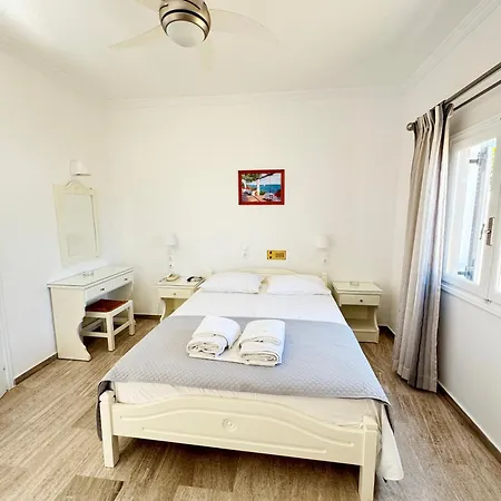 Irene - Beachfront Hotel 2*