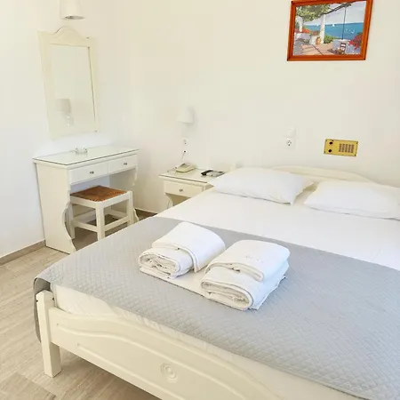 Irene - Beachfront Hotel 2*