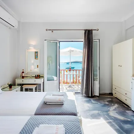 فندق Irene - Beachfront 2*