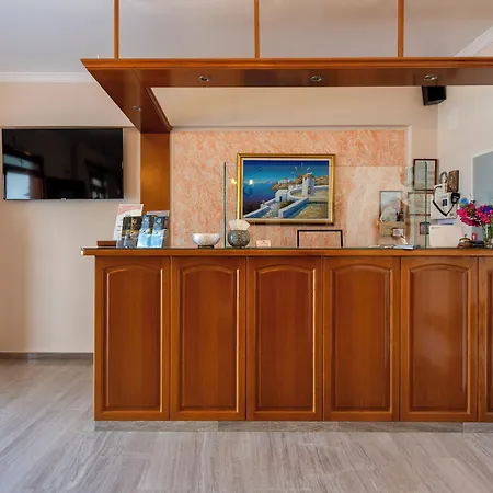 Irene - Beachfront Hotel Páros