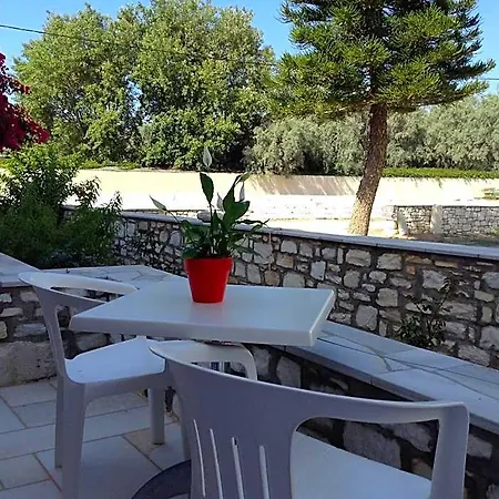Irene - Beachfront Szálloda 2*