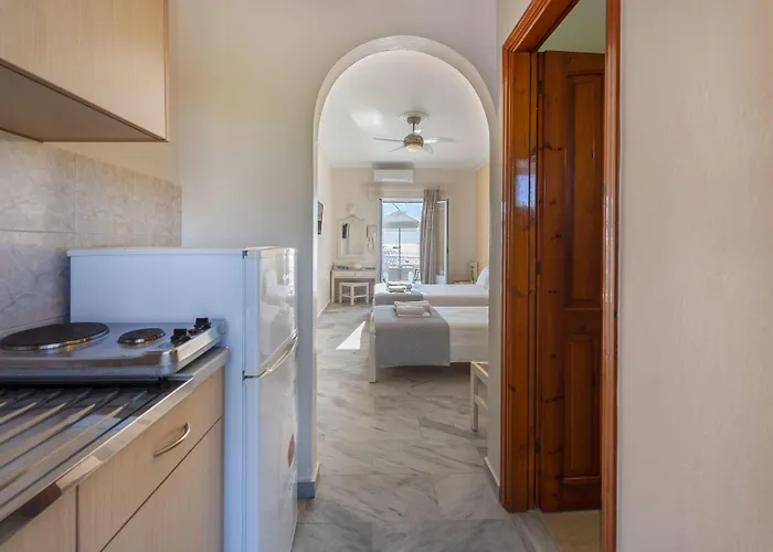 Ξενοδοχείο Irene - Beachfront 2*